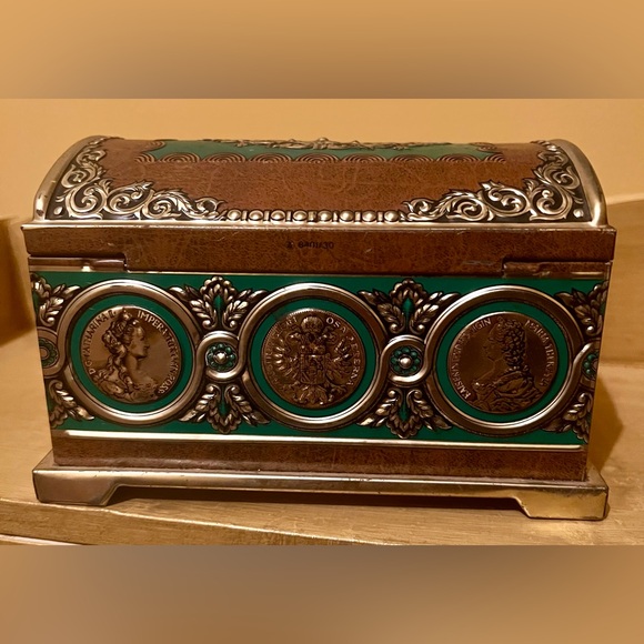 Vintage Blue Bird Tin - Picture 4 of 6